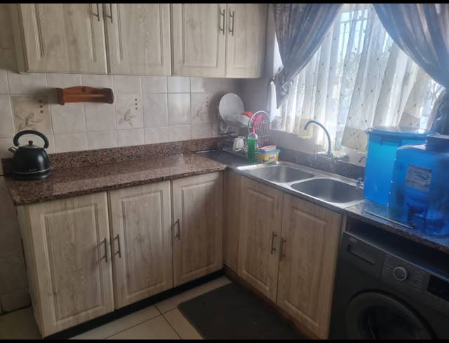 3 BEDROOM HOUSE FOR SALE IN CROSSMOOR